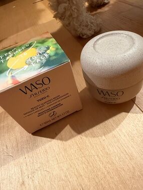 Shiseido WASO Yuzu-C Cream Jar in Light Beige and Green Accent